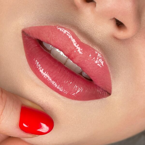 Labbra effetto rossetto + contorno | ritocco annuale (1 seduta)